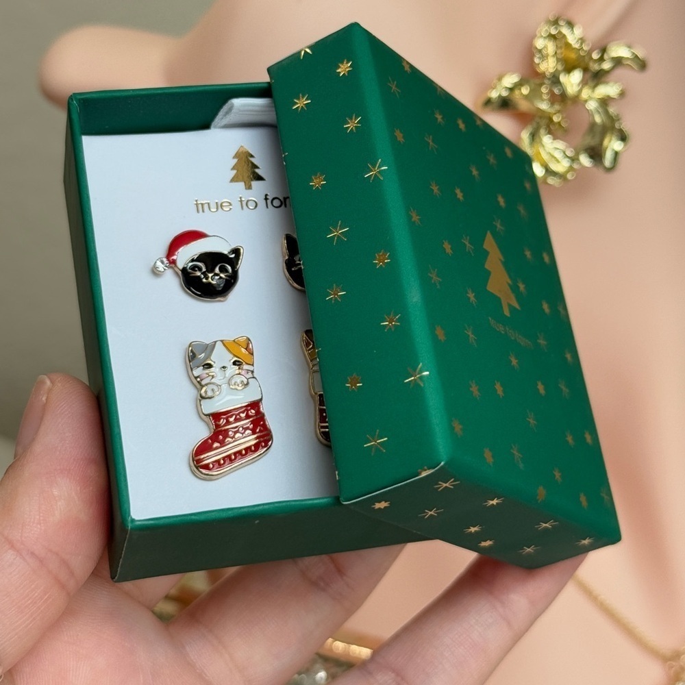 โ๏ธ๐ True to Form Cat Christmas Earrings ๐ - Picture 3 of 5